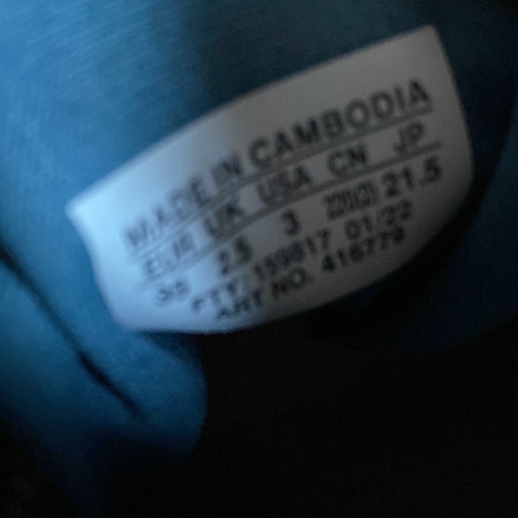 Brand new in box kids salomon runners - Picture 5 of 6